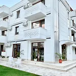 Lara Boutique
