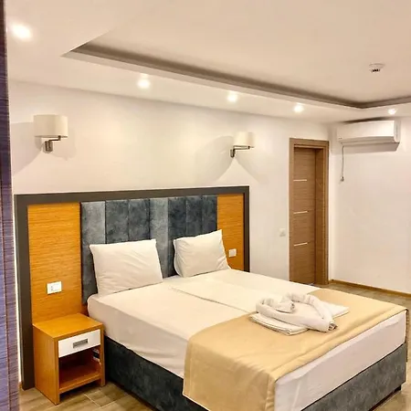 Gazde/Camere de închiriat Lara Boutique *