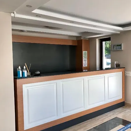 Gazde/Camere de închiriat Lara Boutique *